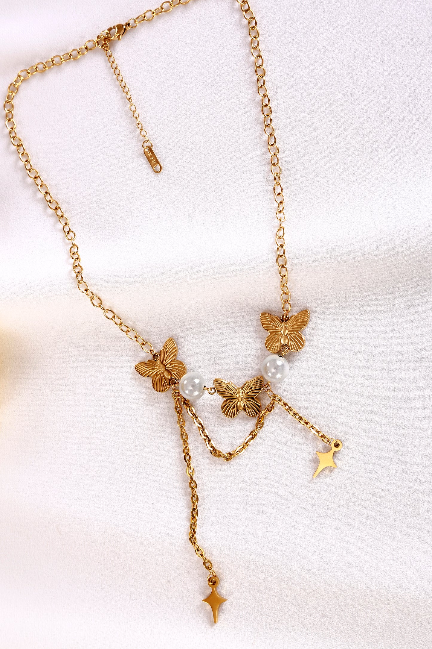 Celestial Bloom Butterfly Necklace – Gold Luxe Edition