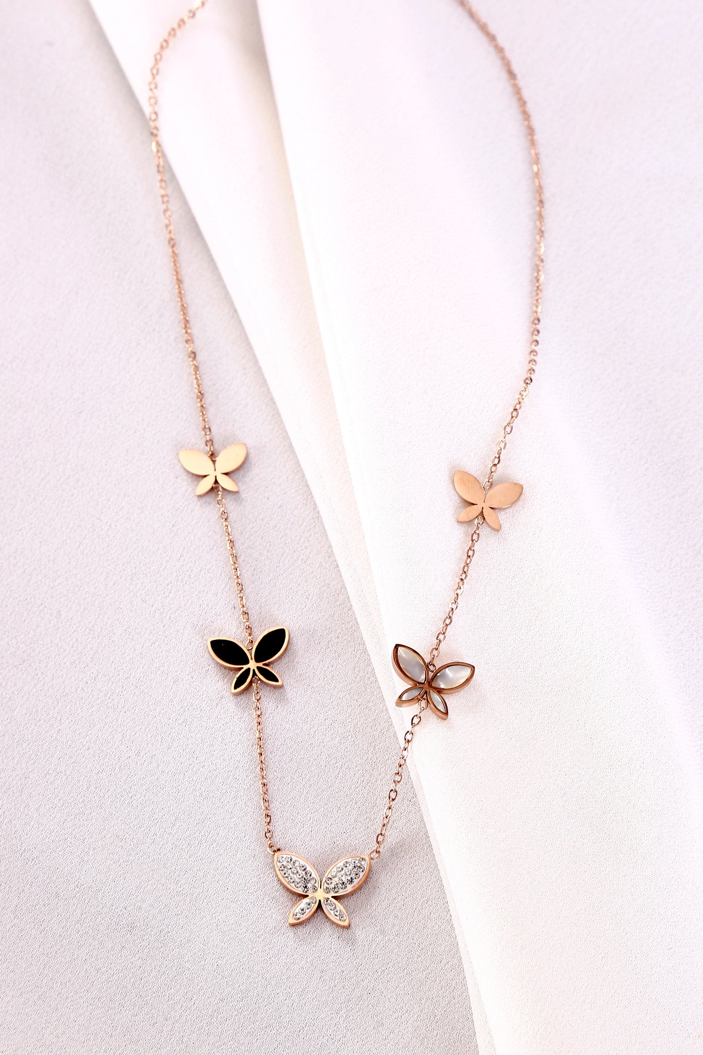 Elegant Butterfly Charm Necklace – Rose Gold Plated