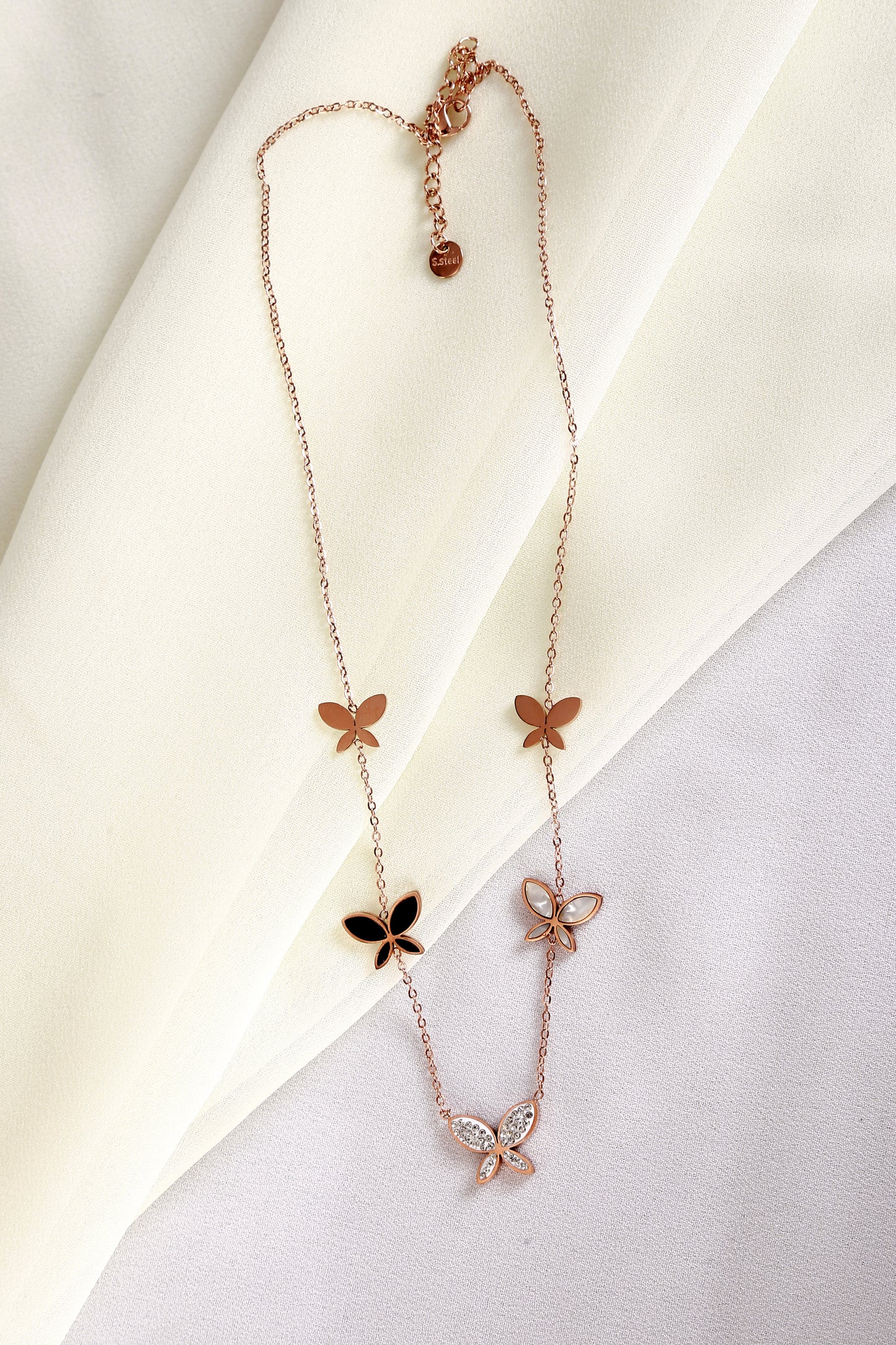 Elegant Butterfly Charm Necklace – Rose Gold Plated