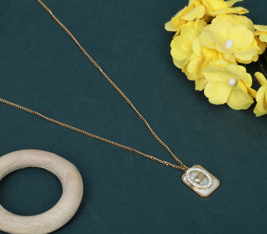 CD White Pearl Pendant Necklace